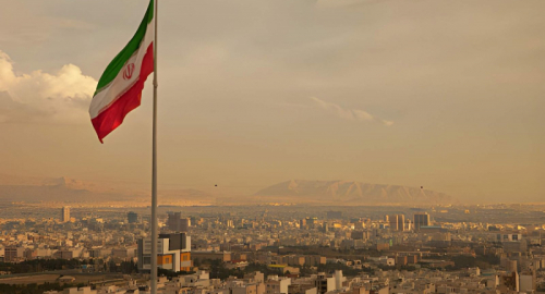 Iran, commiato a Khamenei: Teheran tra lutto e tensione
